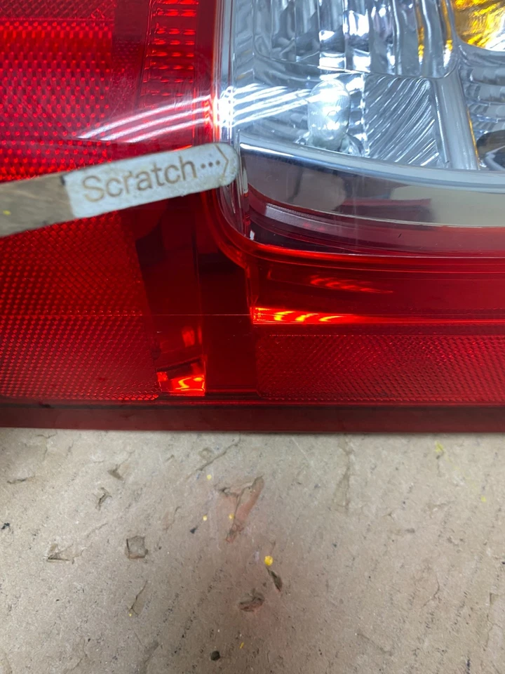 Luz trasera pasajero derecho Nissan NV1500 NV2500 NV3500 2012 A 2021 R8387 DW Foto 4 de 4