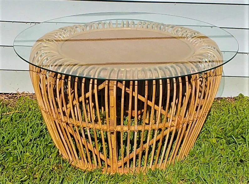 Mesa de centro FRANCO ALBINI estilo MCM bambú ratán mimbre madera curvada con vidrio Foto 3 de 4