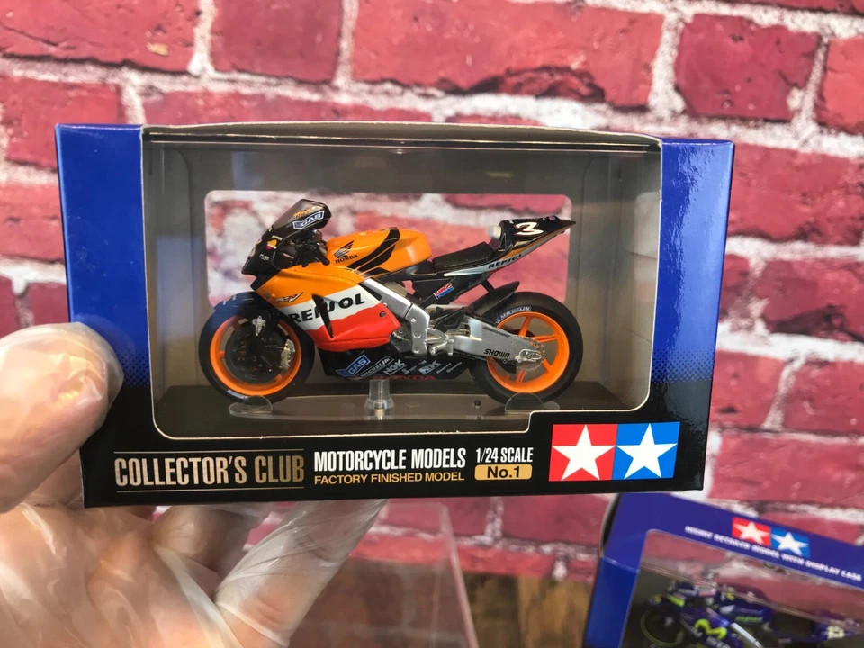 Nuevo en caja - 2 Tamiya Collector's Club 2005 Team Movistar & Respol Honda RC211V #15 #3 Foto 4 de 4