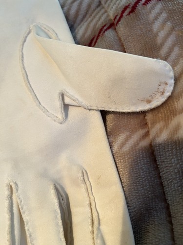 Vintage Elegant Chic White Cloth Shorties Gloves w/Rhinestones - Picture 8 of 8