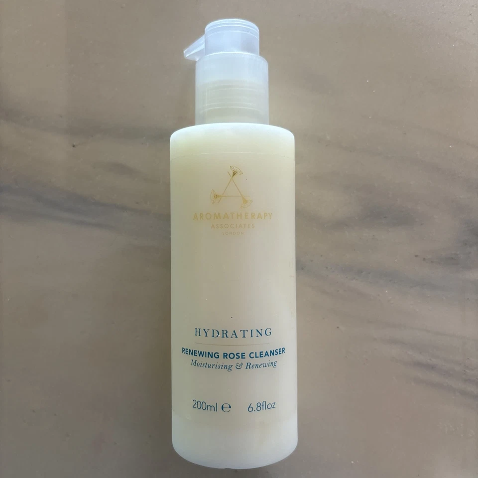 Aromatherapy Associates, renovación hidratante London, limpiador de rosas Foto 3 de 3
