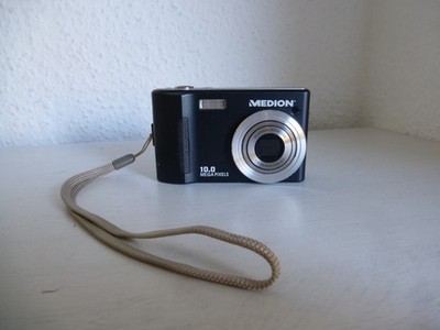 Medion MD 85820 10.0 MP Digital Camera with 3x Optical Zoom & LCD Screen