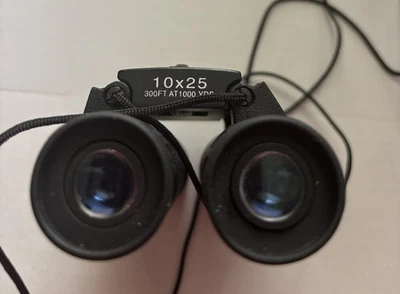 Bushnell, 10 x 25 Fernglas (302 Meter Sichtfeld bei 1.000 Yards) mit Etui - Bild 1 von 4