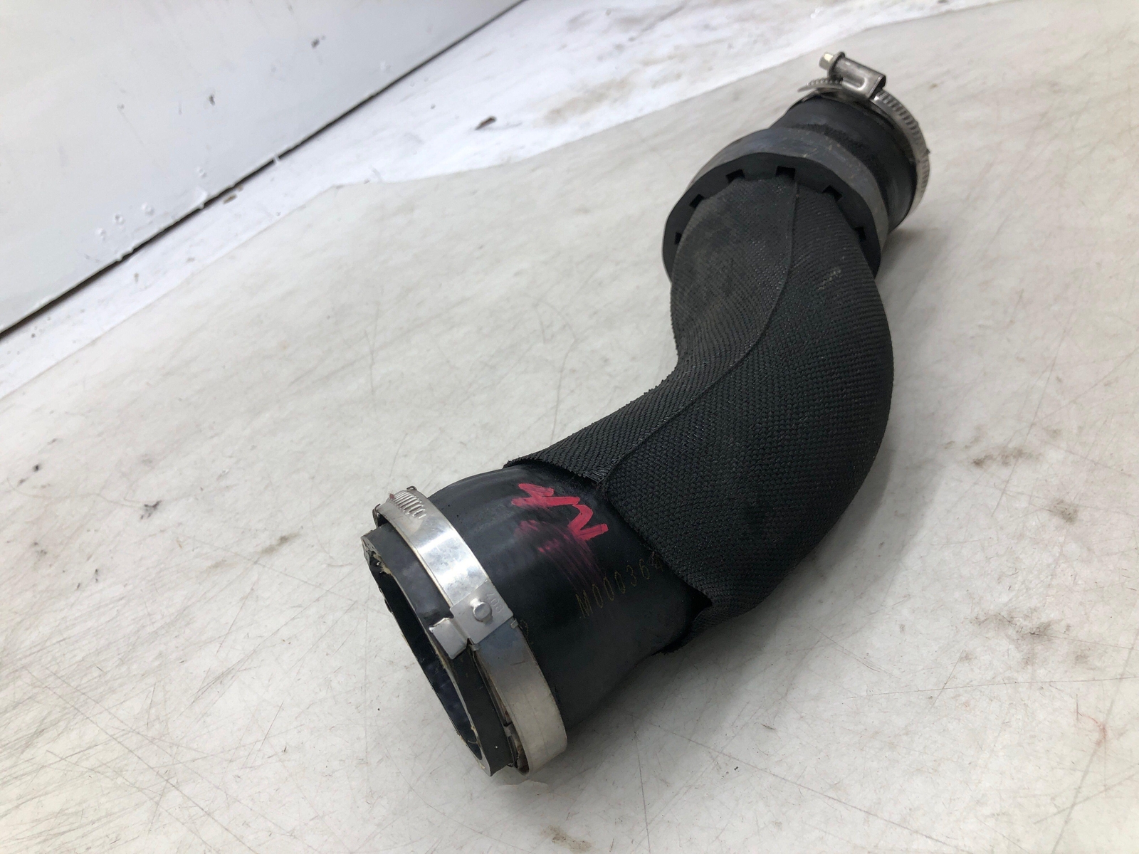 2016-2020 BENTLEY BENTATGA OEM 6.0L W12 RIGHT AIR INTAKE TUBE DUCT PIPE
