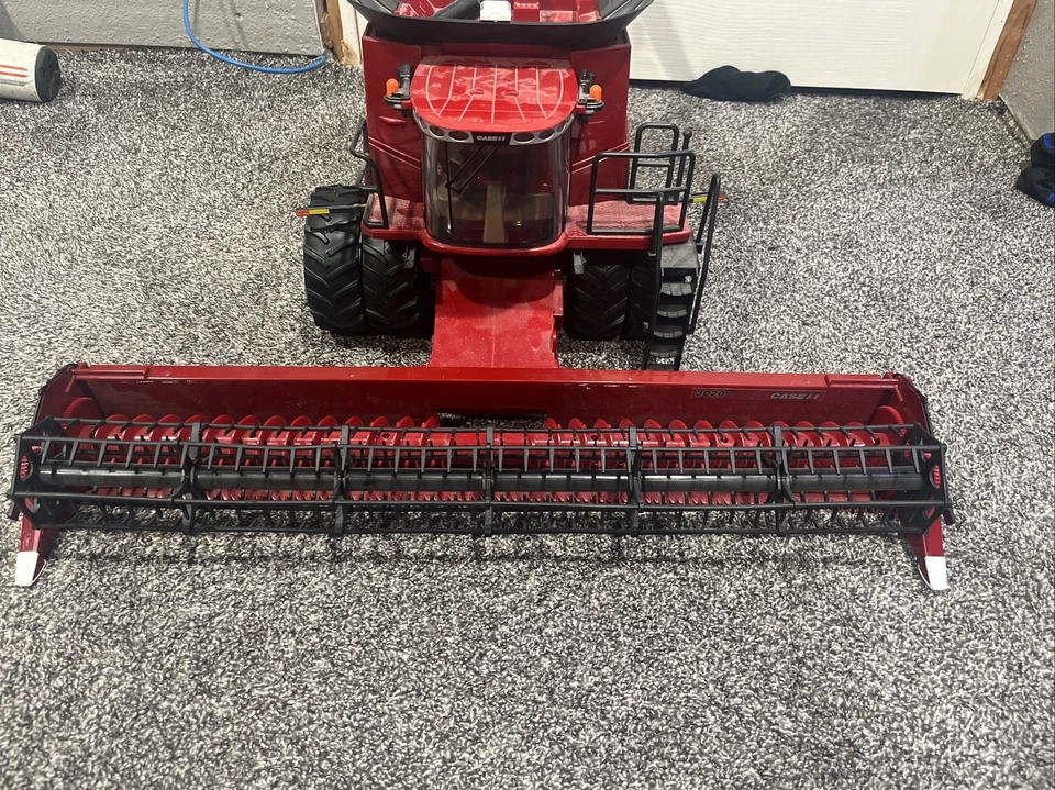 1:16 Case IH Axial Flow 8240 Combine - Big Farm Series - ZFN47391 - Image 2 of 4