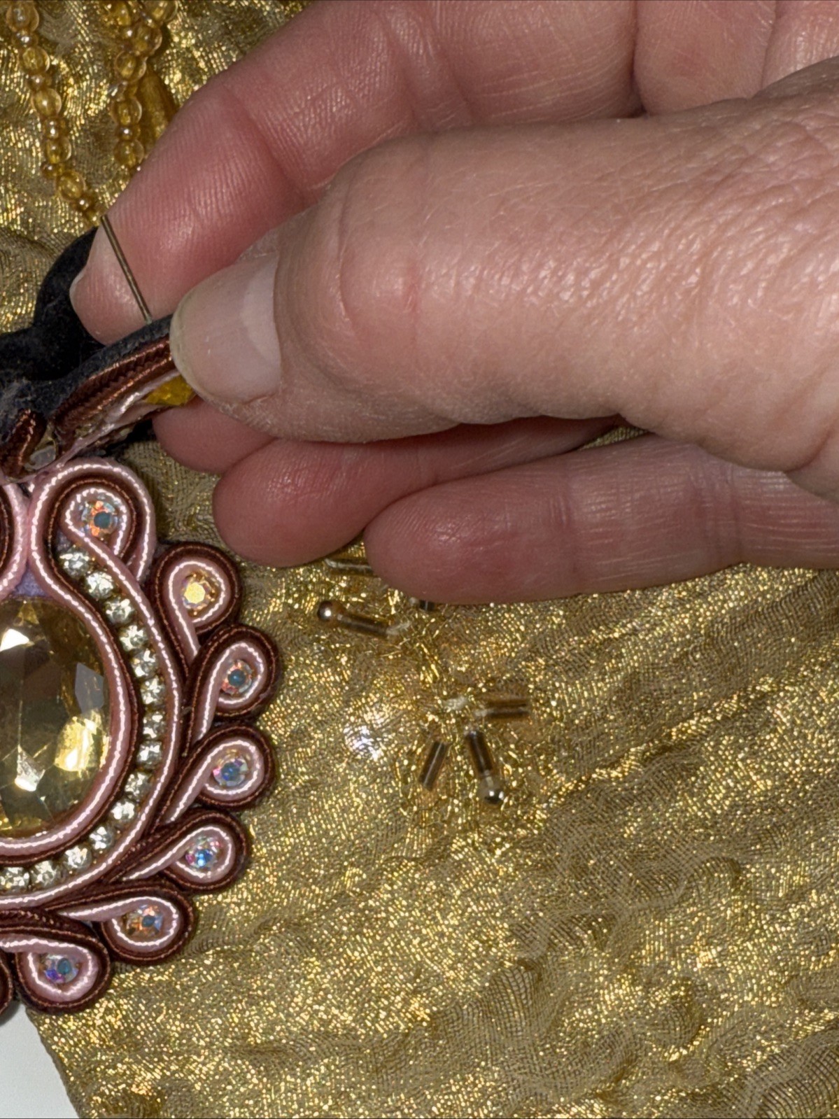 Earrings.   One Missing Rinestone - image 8