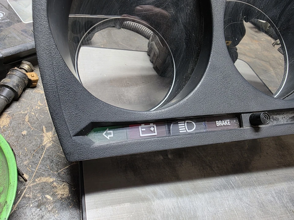 Mercedes R107 380SL 380SLC Instrument Cluster Speedometer Gauge Housing 87001021 - Image 3 of 4