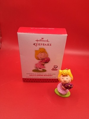 HALLMARK 2014 HAPPINESS IS PEANUTS SALLY'S SPRING BOUQUET ORNAMENT