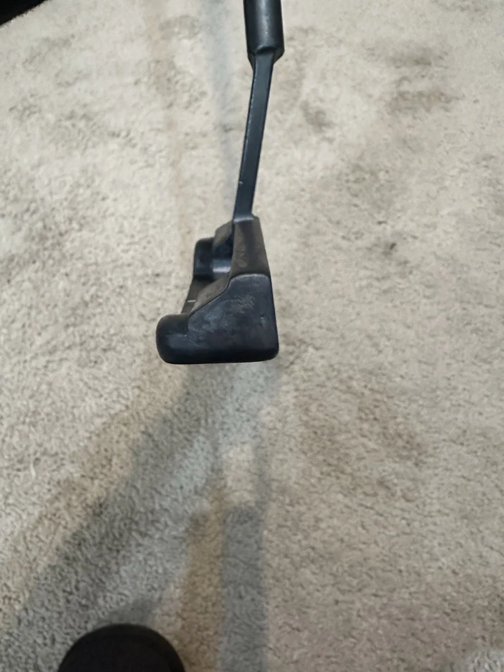 Putter Scotty Cameron Pro Platinum Newport inclinación media 35" diestro con cubierta Foto 4 de 4