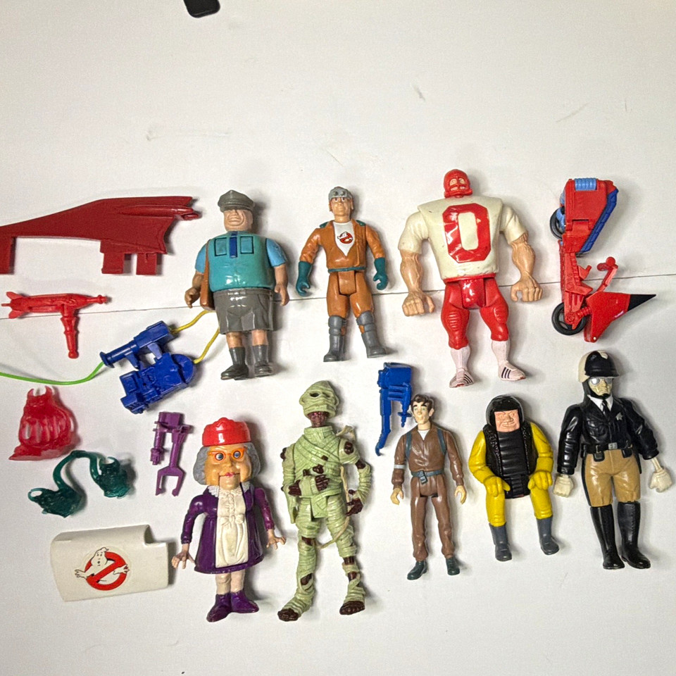 A genuine 1980s Kenner Real Ghostbusters Fright Features lot — Haunted Humans figures that physically transform are peak 80s toy engineering.