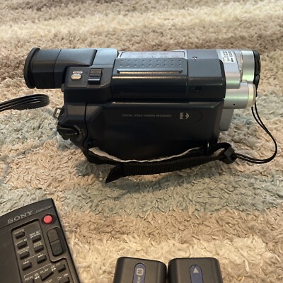 Sony Digital Handycam Digital 8 DCR-TRV130 w/ Bag & Accessories