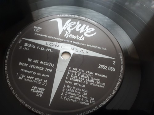 OSCAR PETERSON TRIO - We Get Requests - Vinyl LP *Verve 2352 065* Mint condition - Picture 7 of 10