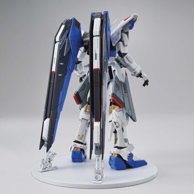 BANDAI 1/100 Full Mechanics The Gundam Base Limited Freedom