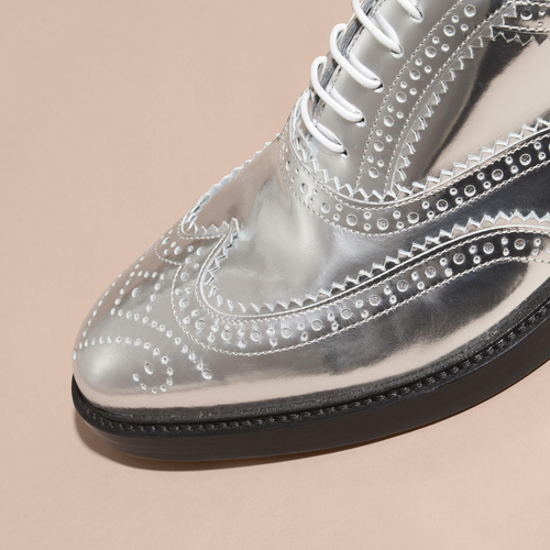 $675 Burberry Men's Silver Metallic 