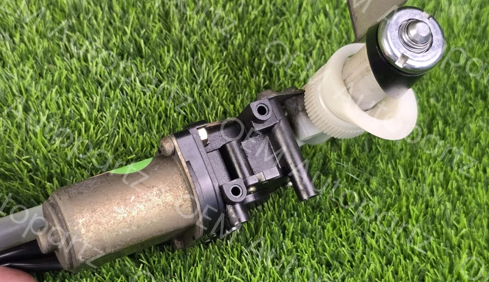 Lexus LS430 2001-2006 Genuine Parking Pole Antenna with Light : Fits Toyota - Image 4 of 4