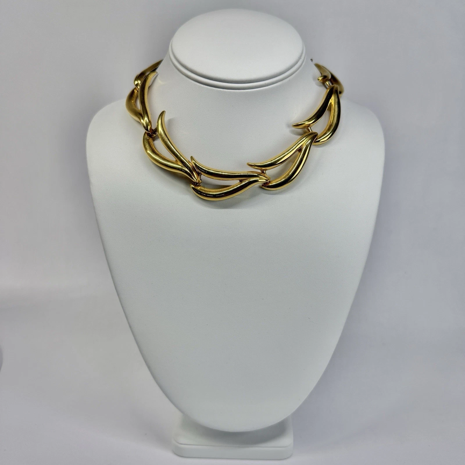 Elegant Gilt Metal Wreath Style Gold Tone Vintage Necklace Jewelry N372