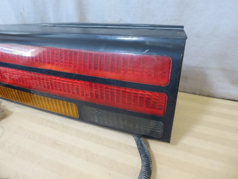 Lámpara de luz trasera de esquina izquierda Pontiac Firebird Formula 82-92 lado del conductor OEM Foto 2 de 4