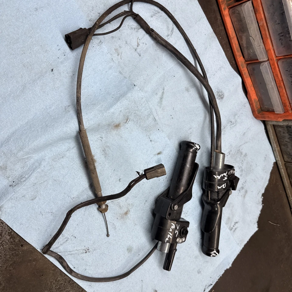 1974 1975 Arctic Cat Panther 440 Panther Moto de nieve vintage acelerador y freno Foto 4 de 4