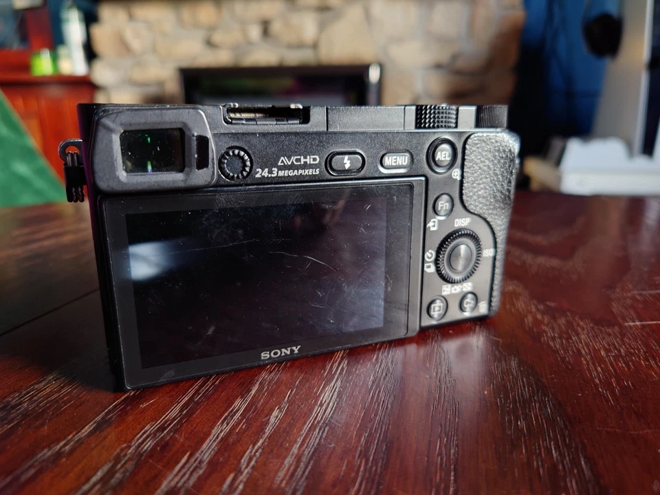 Sony A6000 Mirrorless Digital Camera 24.3MP Body Only Plus Charger - Image 4 of 4