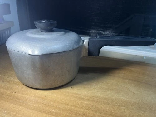 Vintage Wagner Ware Sidney O Magnalite 1 1/2 Quart Saucepan 4681 1/2 P