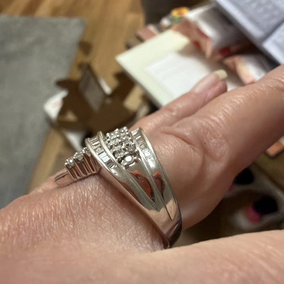 1.00 TW Cluster Diamond Bypass Ring 10K White Gold Swirl Size 7 Ladies Estate - Image 2 of 4