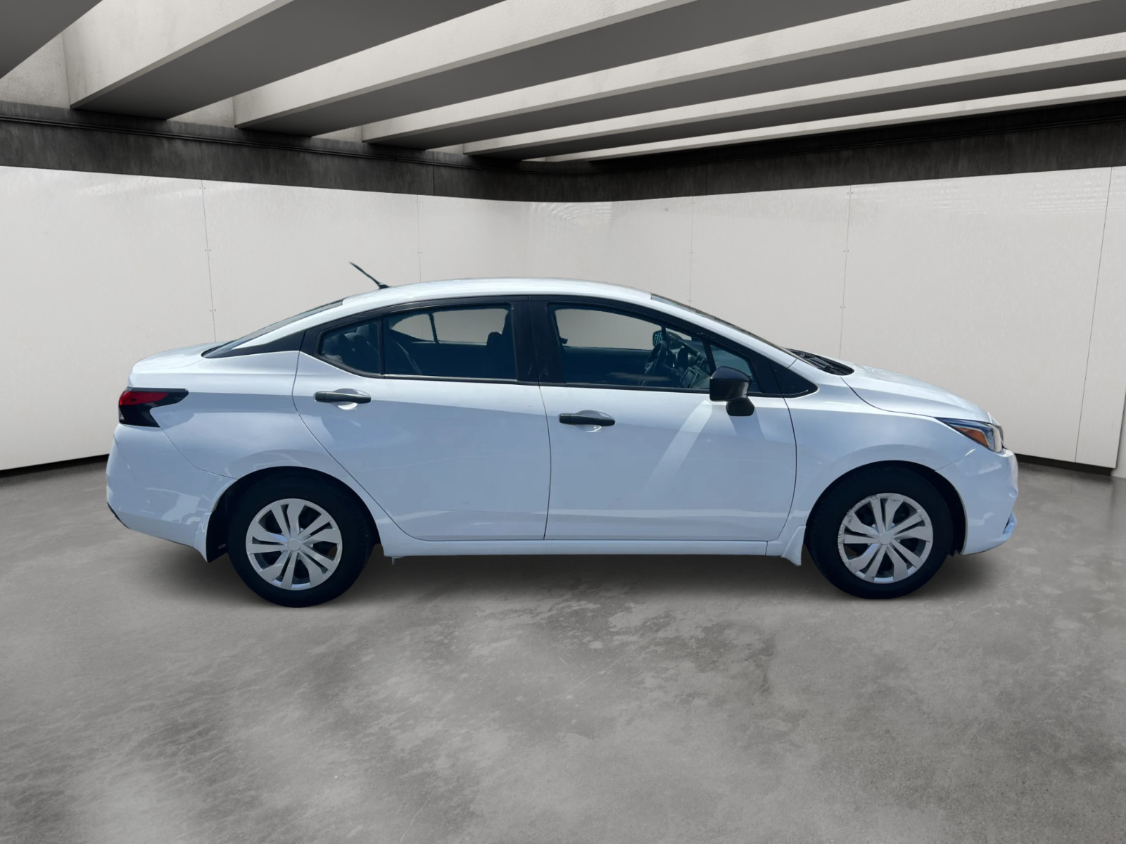Nissan Versa - Image 8