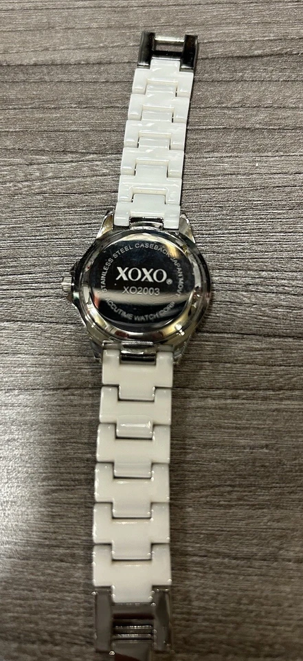 Lindo relógio de cerâmica branca com strass XOXO  - Imagem 3 de 3