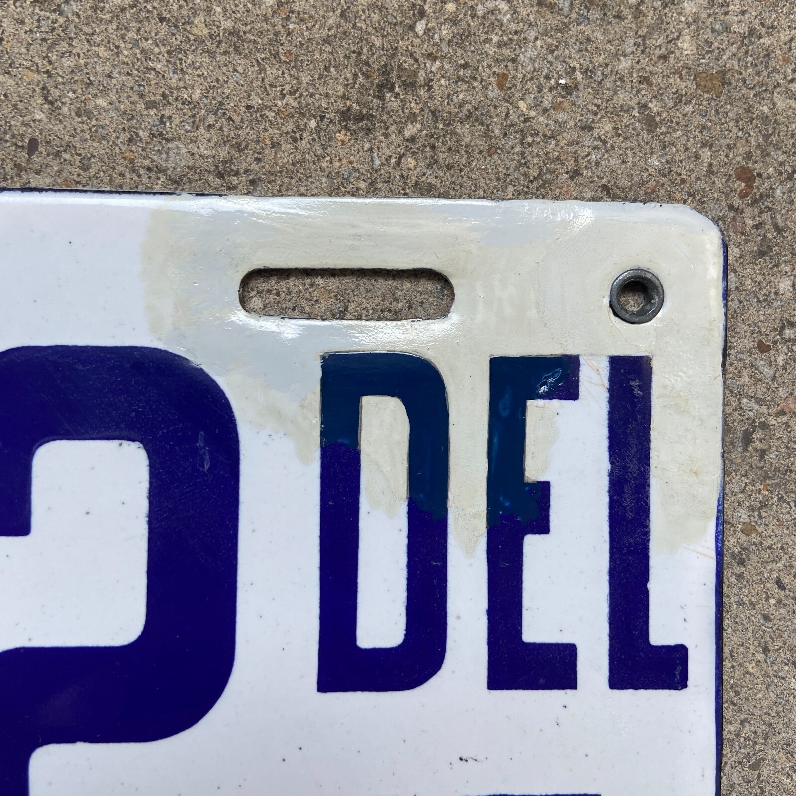 1915 Delaware Porcelain License Plate 2992 Good Gloss, Touched Up