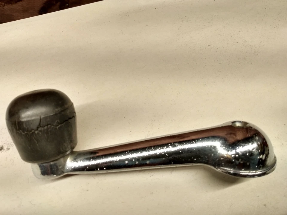 Camiones Studebaker 1949-64 cabina C ~ manivela ventana interior ~ 652204 Foto 2 de 4