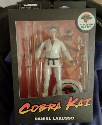 DIAMOND SELECT: Cobra Kai Action Figura Daniel LaRusso Esclusiva 18 Cm Diamond Select 0699788843802