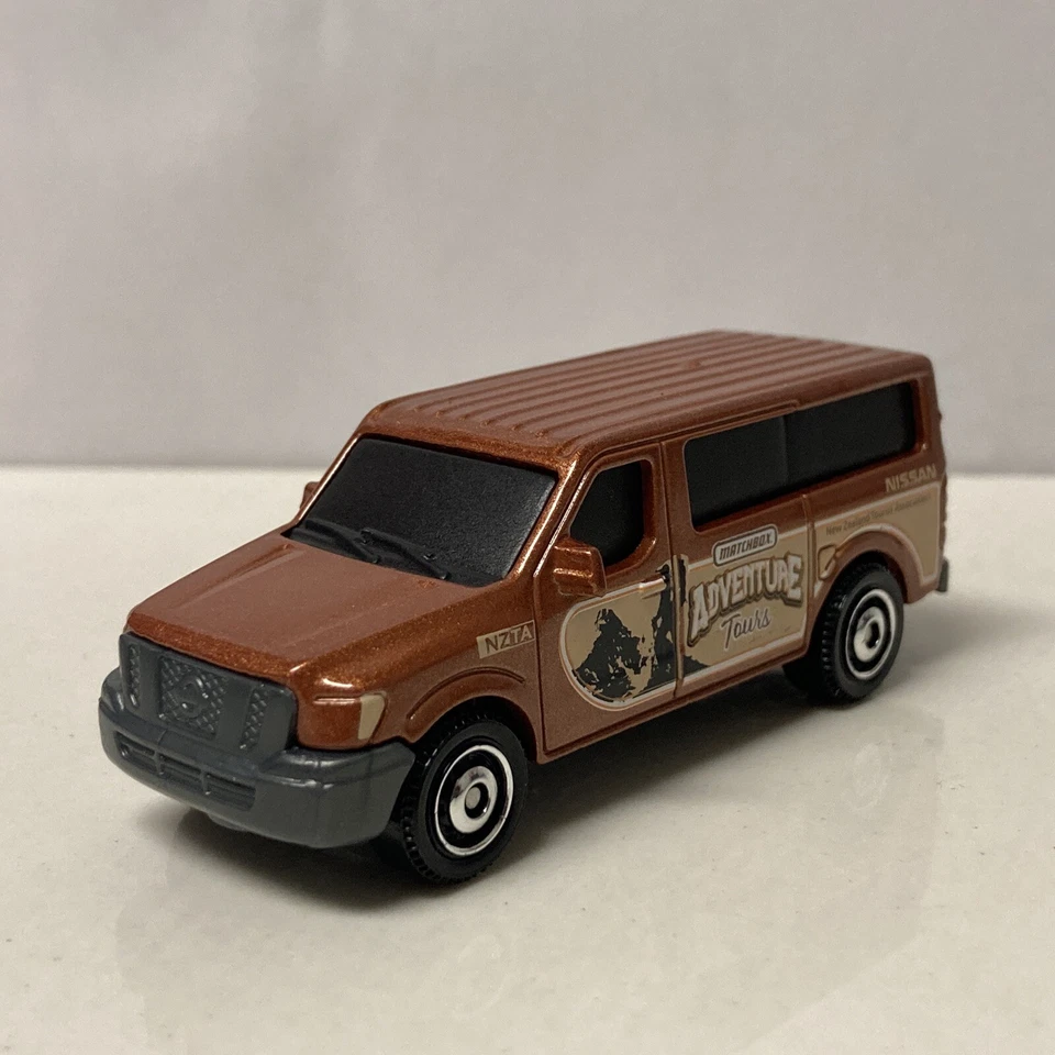 Nissan NV 2014 14 Van Tours coleccionable escala 1/64 diecast modelo diorama Foto 4 de 4