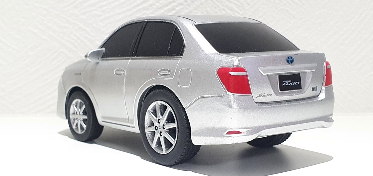 Meiji Japan Exclusive TOYOTA COROLLA AXIO SILVER pullback model