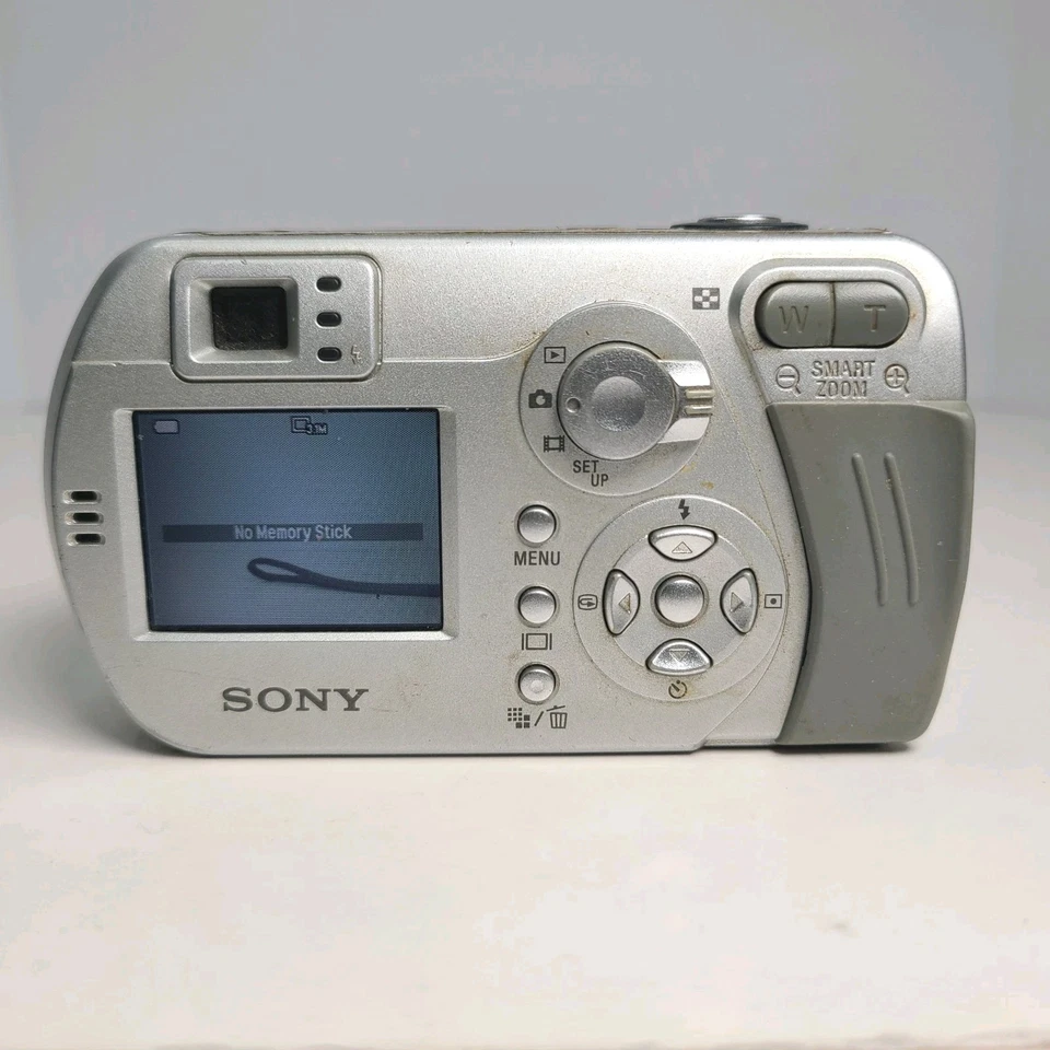 Sony Cyber-shot DSC-P32 3.2MP Digital Camera - Silver - Image 3 of 4