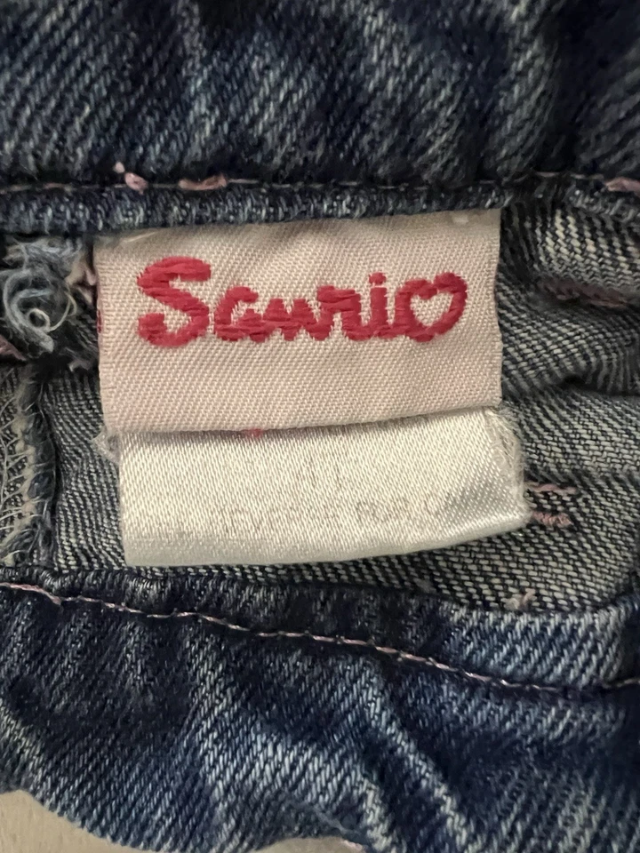 Pantalón corto vaquero bordado vintage Y2K Sanrio Hello Kitty para niña talla 4T Foto 4 de 4