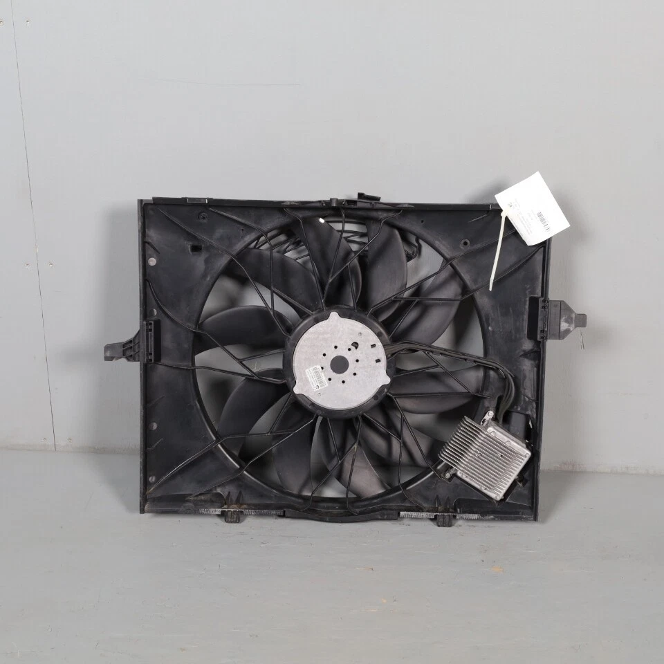 2006-2010 BMW M5 M6 E60 E63 E64 Radiator Fan With Shroud OEM Used Foto 2 de 4