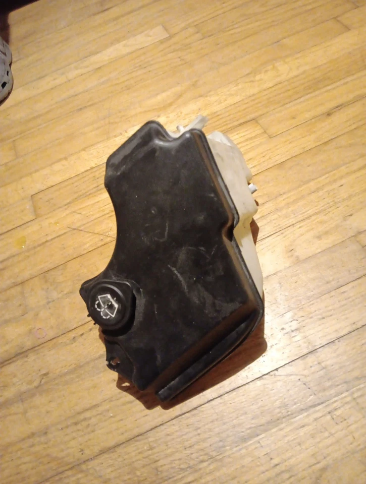 BMW E46 3 Series Windshield Wiper Washer Fluid Reservoir Tank KW772 - Изображение 3 из 4