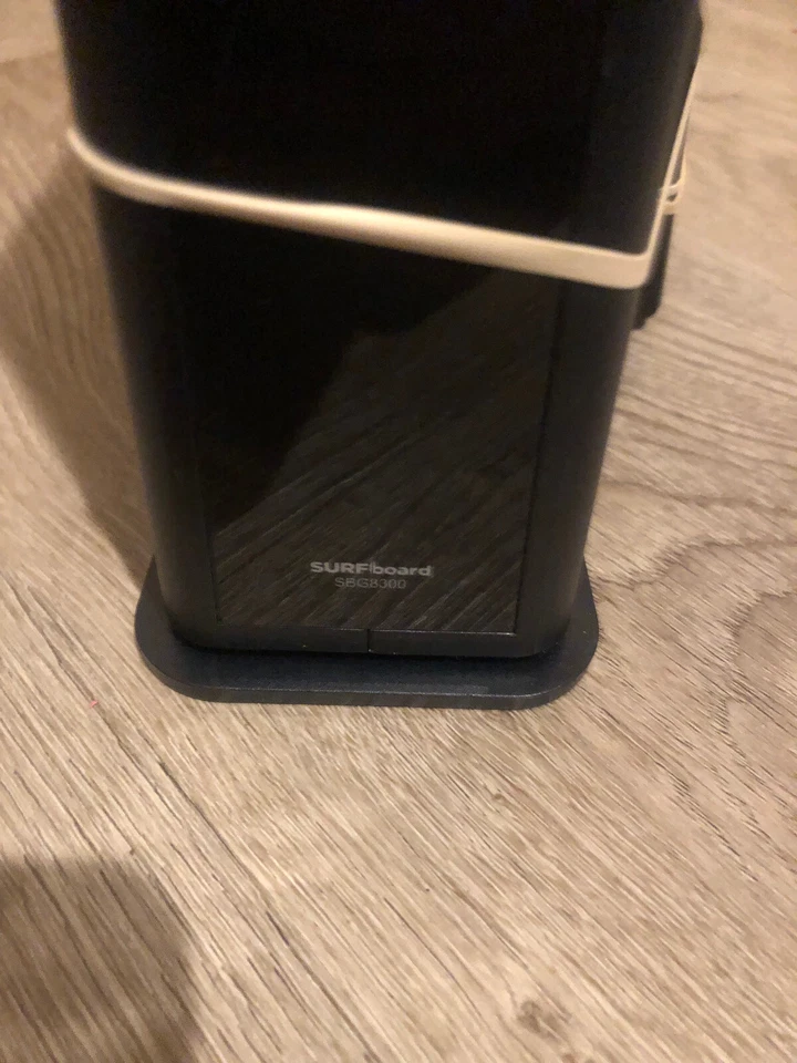 ARRIS Surfboard SBG8300 Cable Modem  Wi-Fi Router (NOT FOR COX) - Image 3 of 4