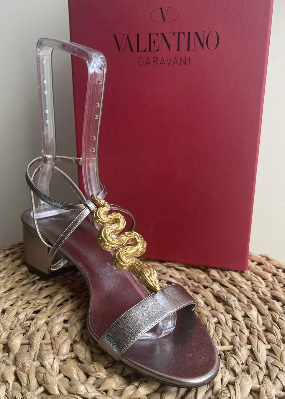 Valentino Garavani Sandali con tacco a blocco serpente in pelle argento bronzo 40