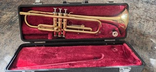 Yamaha YTR1335 Trumpet with Hard Carry Case Complete Set