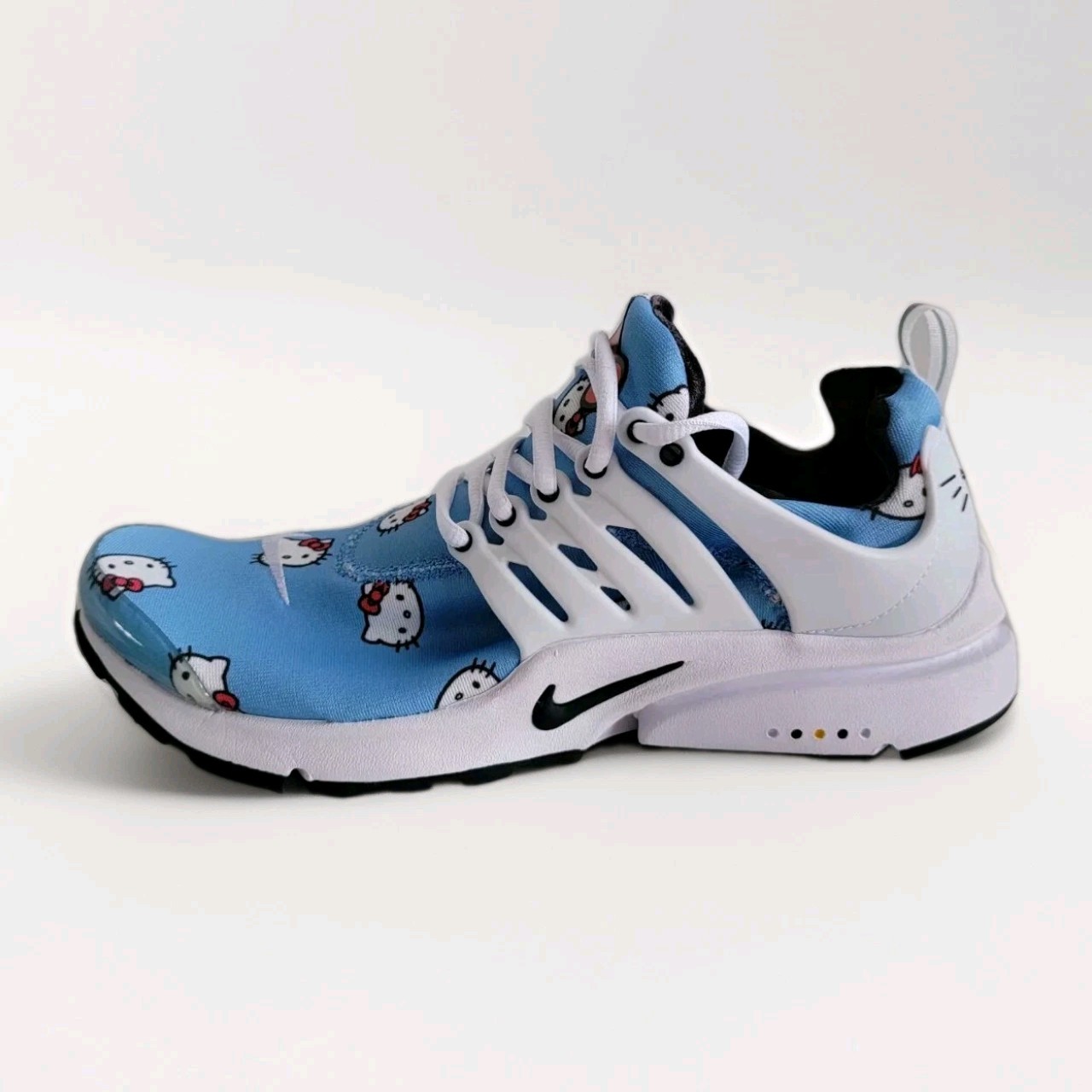 NIKE AIR PRESTO QS x HELLO KITTY SIZE UK 9 EUR 44 (DV3770 400)