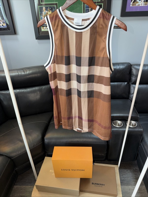 Medium Burberry Tank Top Sleeveless Shirt Medium
