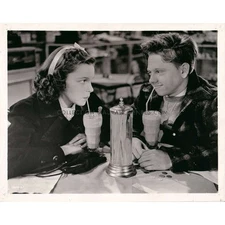 L'AMOUR FRAPPE ANDY HARDY Photo de presse 1050-61 - 20x25 cm. - 1938 - Judy Garl