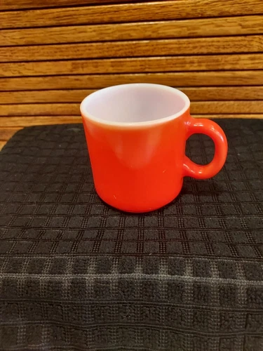 VINTAGE BRIGHT GLOSSY RED MILK GLASS 8OZ COFFEE MUG EXTRA NICE CONDITION