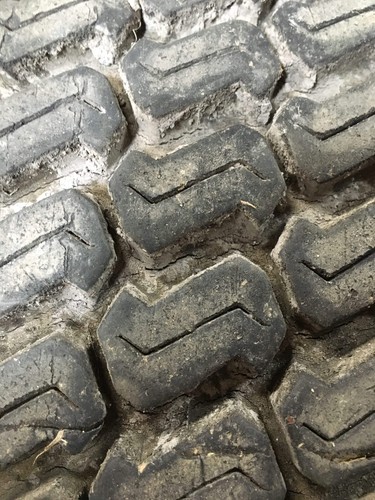 AM104008 John Deere Rear Wheel and Tire 23X10.5-12 from JD 320 Hydraulic Lift Tr - Picture 7 of 8