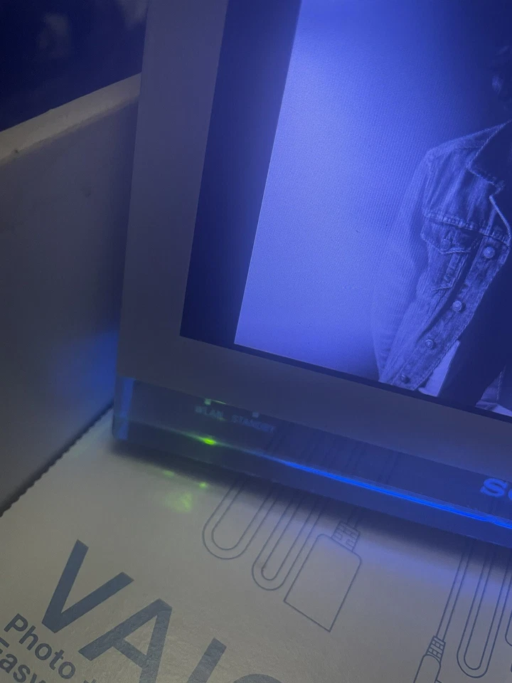 Sony VAIO Frame CP1 Photo Frame  7" Display With Remote  WIFI Enabled - Image 3 of 4