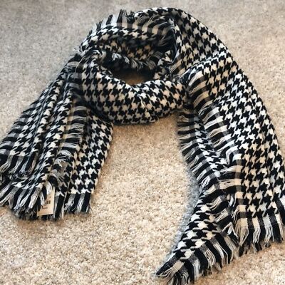 New Francesca s houndstooth fringed scarf holiday pattern new with tag