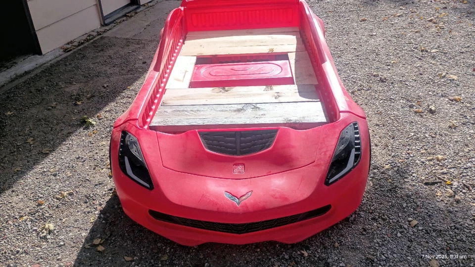 Cama Step2 Corvette Z06 criança para solteiro vermelha com faróis e colchão de solteiro - Imagem 4 de 4