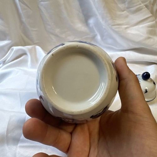 Japoński porcelanowy słoik imbirowy urna kwiatowy niebieski biały 6" wysokości + drewniana podstawa vintage - Zdjęcie 6 z 8