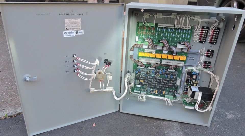 Panel remoto de sincronización de bus de carga extendida UPS Liebert 610 ELBS 83-791339-10 Foto 2 de 4