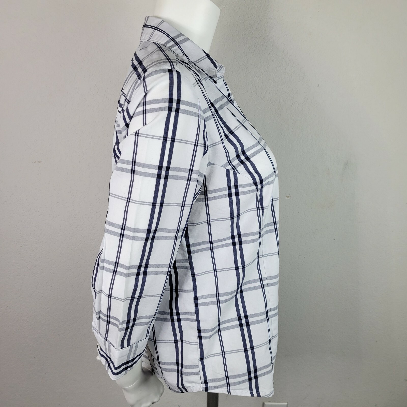 Basic Editions White Plaid Hidden Button Panel Co… - image 4